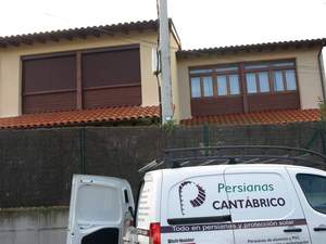 ventanal con persiana y  sin persiana