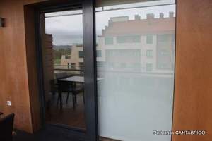 VISTA EXTERIOR DE VENTANA CON ESTOR ENROLLABLE