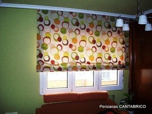 Estor plegable con tejido estampado