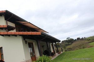 fachada con toldos