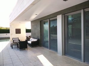 Persianas enrollables de lamas orientables en vivienda