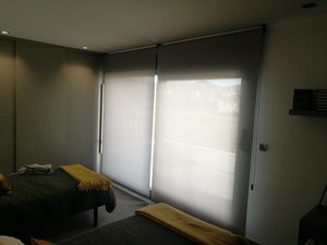 enrollables Bandalux en dormitorio
