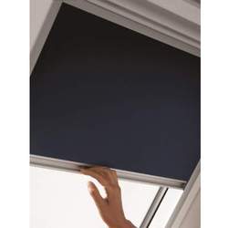 primer plano de cortina de oscuridad Velux